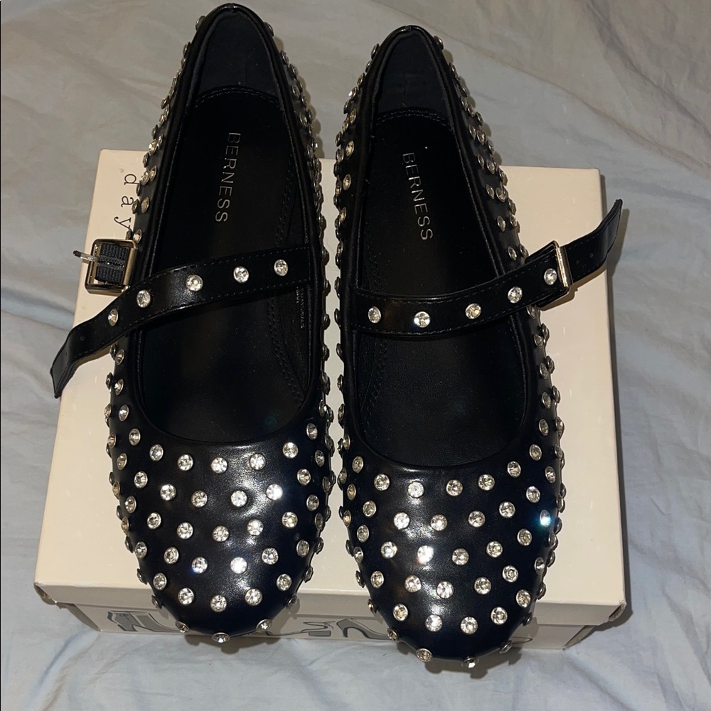 Lerness Black Studded Flats